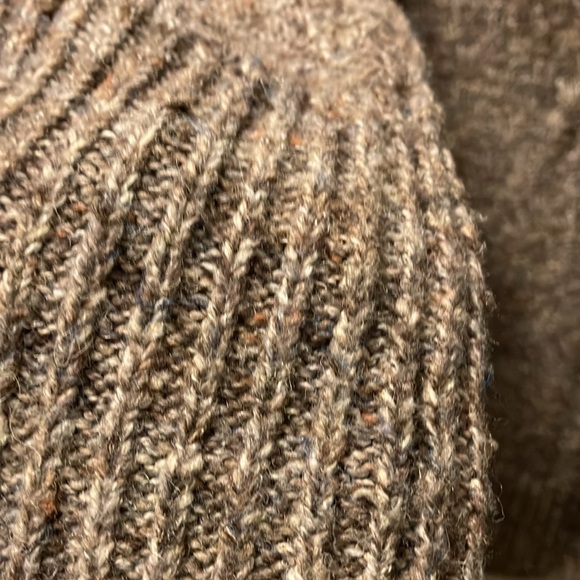 Leo and Nicole sweater - Picture 5 of 12